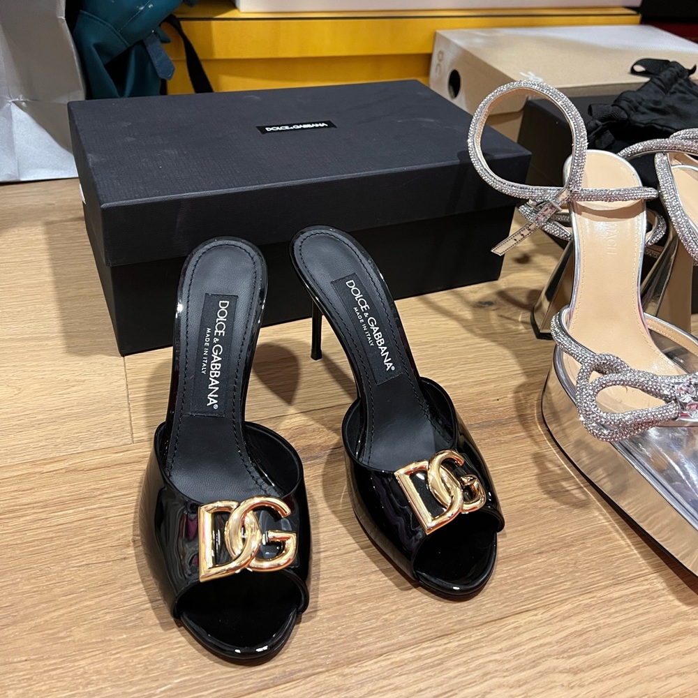 Dolce&Gabbana
Vernice Patent Stiletto Mule Sandals